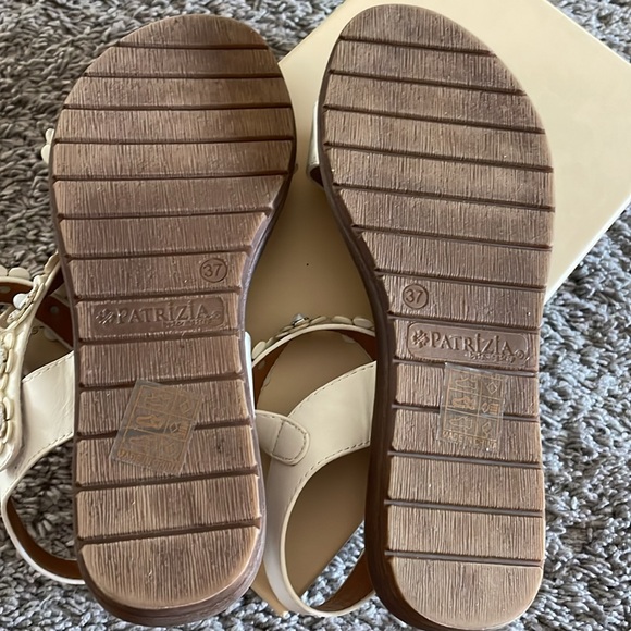 White flat sandals - Picture 5 of 5